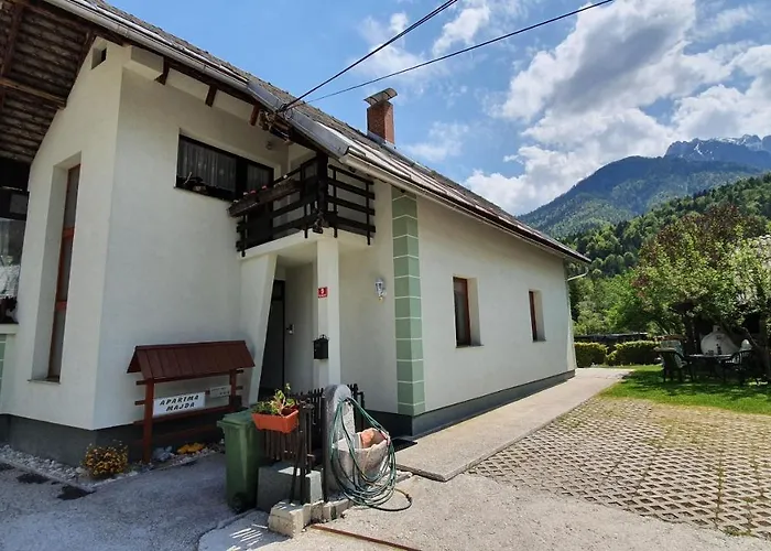 Apartma Majda شقة *